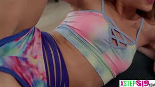 Pieni askel sisko ja hänen tiukka ystävä oli stepbro saada odottamaton seisokki heille