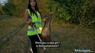 Kamu Ajan Jennifer Mendez becerdin açık havada tarafından bir dev horoz