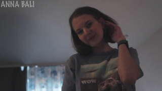 אני רוצה להוריד את המכנסיים כאשר האח החורג שלי צופה