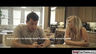 Bjonde Bejli do marrjen e fucked në një mënyrë të përafërt