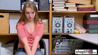 Warm jong meisie dief fucked deur&#039;n korrupte polisieman