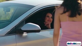 Kolm super kuum college girls teevad läbi voodi.Kaks neist imeda oma punapea sõbrad kindel tissid enne üks lakub tema 19yo gfs tuss kuigi facesitting on punapea.Teen tüdruk sööb tuss ja siis nad hõõruda teineteise kiisu, kuni nad cum