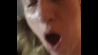 Рано сутринта свирка и секс с блондинка бомба milf