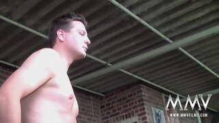 Κοκκινομάλλα swinger σε πλεξίδες Νικόλ S τρίβει τα μεγάλα βυζιά της, να ρουφάω τα δύο καθίκια και να facialized σε τρίο